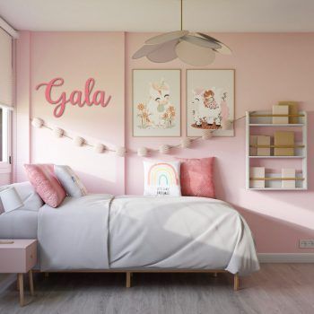 Ejemplo de colocación del nombre de madera personalizado decorativo color rosa empolvado en la habitación de una niña llamada Gala